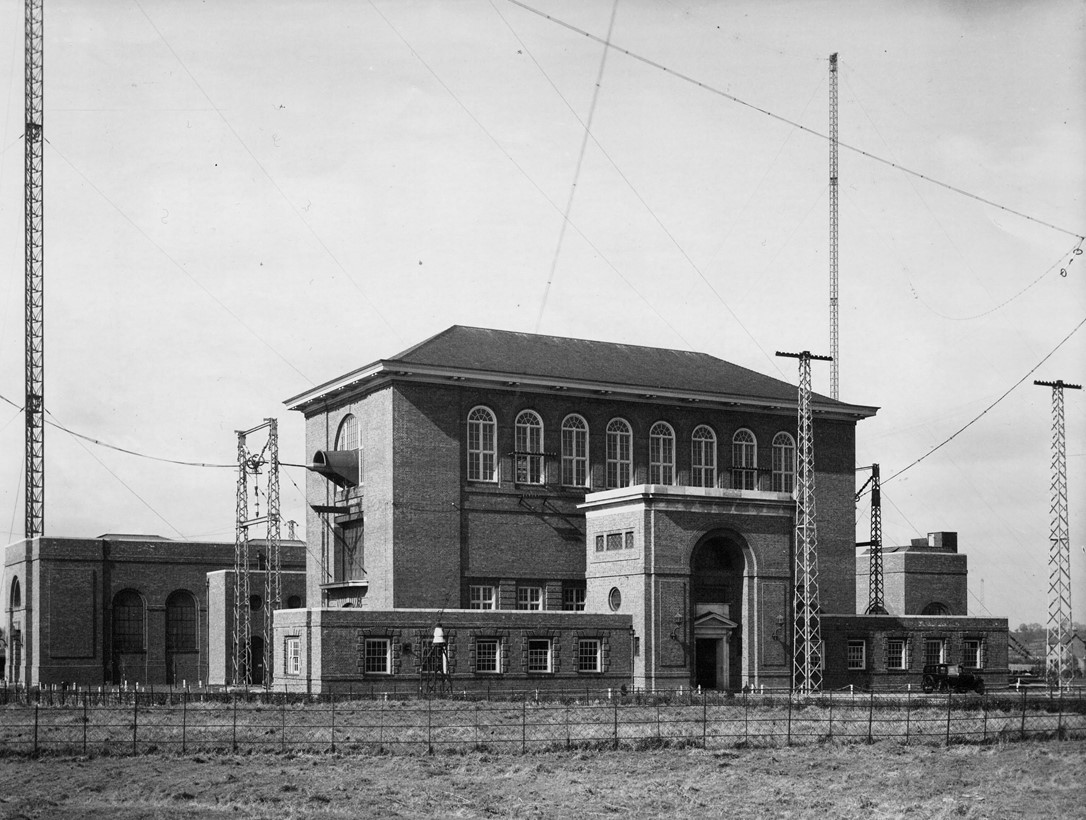 1926 8277 View of front of Building 13th April 1933.JPG